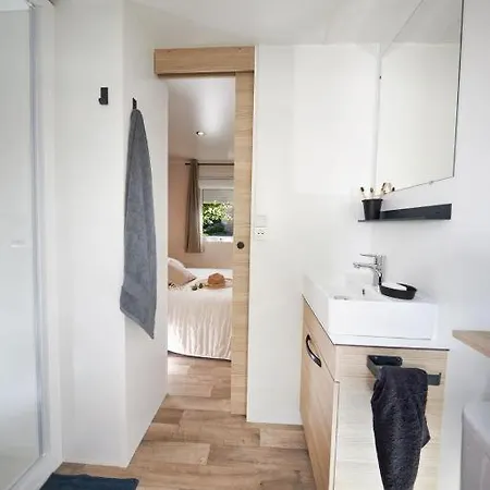 Mobile 3 2 Salles De Bains Dans 4 Etoiles Aux Charmettes Mh K168 营地